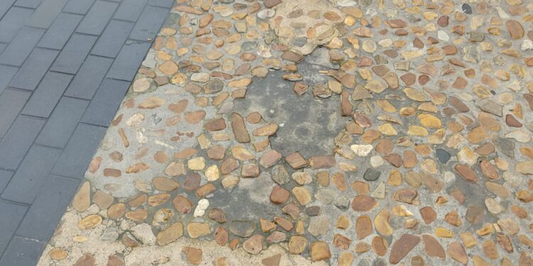 Peñaranda en Común reclama al equipo de Gobierno una solución definitiva para el empedrado de la Plaza de la Constitución