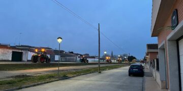 Decenas de tractores de la comarca marchan ya hacia la capital en defensa de los intereses y supervivencia del sector primario