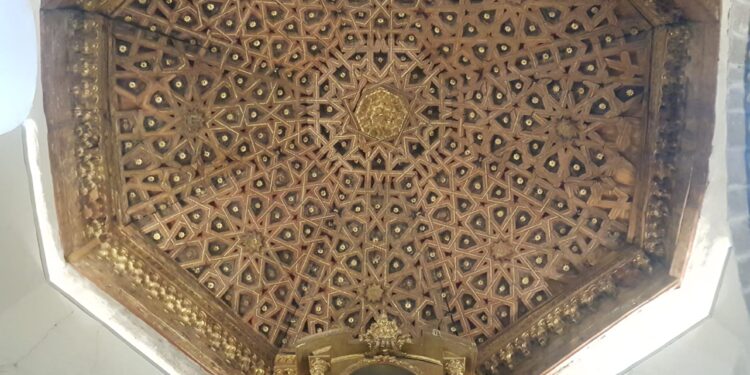 El artesonado de Rágama recupera su esplendor original tras una inversión de 90.000 euros y casi medio año de trabajo