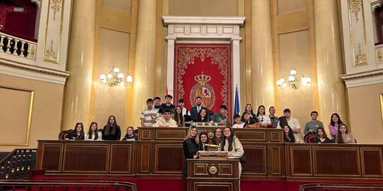 Alumnos de segundo de Bachillerato del IES Germán Sánchez Ruipérez viajan a Madrid para visitar el Senado de España