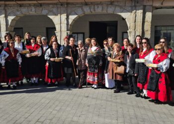 Deli Rodríguez Rogado toma el mando en Peñaranda en una fiesta de las águedas con reconocimiento también para los hombres