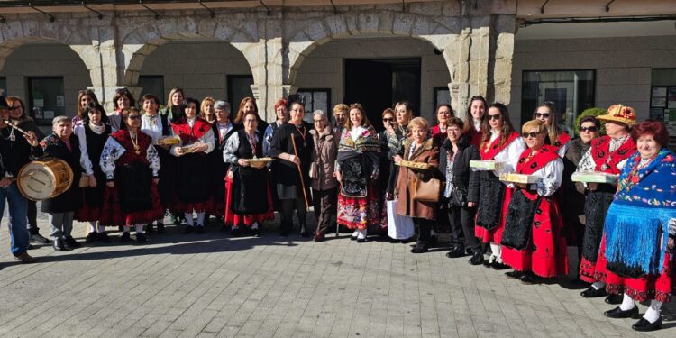 Deli Rodríguez Rogado toma el mando en Peñaranda en una fiesta de las águedas con reconocimiento también para los hombres