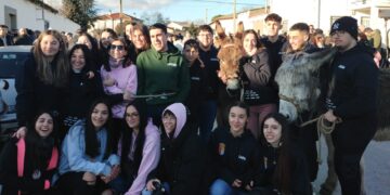 Villoruela vive también la fiesta de los quintos y quintas nacidos en el año 2005 que han corrido las cintas a lomos de un burro