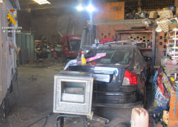 Agentes del Seprona con base en Peñaranda localizan en Parada de Rubiales un taller clandestino de reparación de vehículos