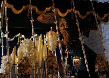 Peñaranda logra «sacarse la espinita» en esta Semana Santa y las ocho cofradías protagonizan el esperado desfile del Santo Entierro