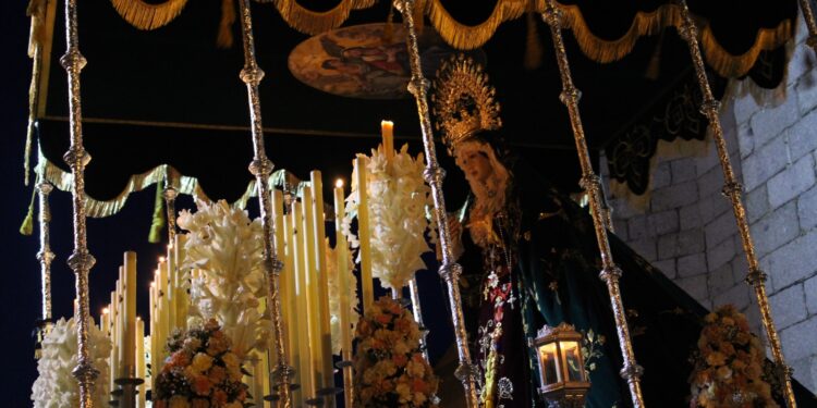 Peñaranda logra «sacarse la espinita» en esta Semana Santa y las ocho cofradías protagonizan el esperado desfile del Santo Entierro