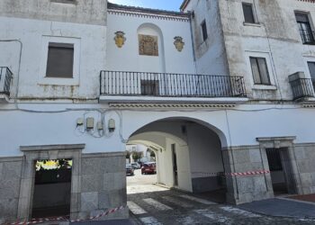 El Ayuntamiento de Peñaranda impermeabilizará la terraza de la Plaza Nueva y posteriormente arreglará el arco de Wences Moreno