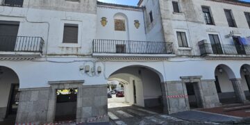 El Ayuntamiento de Peñaranda impermeabilizará la terraza de la Plaza Nueva y posteriormente arreglará el arco de Wences Moreno