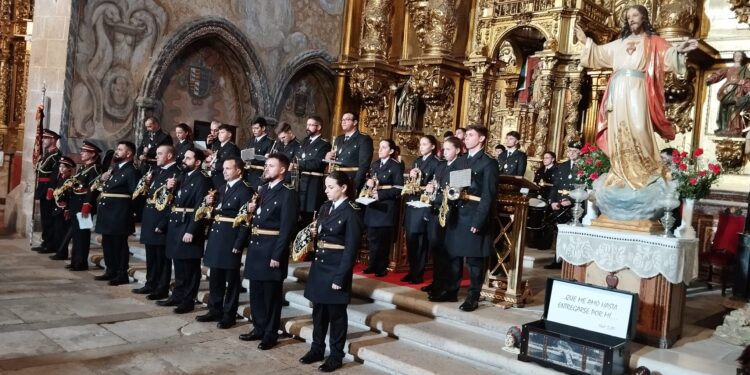 Tordesillas recibe a la banda de la Hermandad de Cofradías de Peñaranda en el VII certamen de marchas procesionales