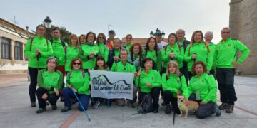 El club de senderismo Camino el Cristo disfruta de una ruta de entre Alaraz y la vecina localidad de San Miguel de Serrezuela