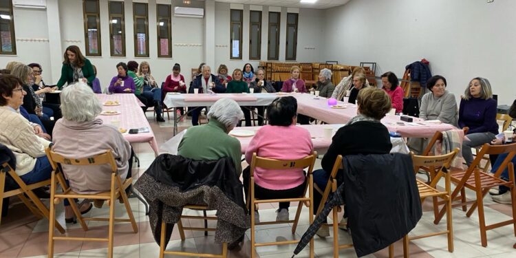 Las mujeres de Babilafuente celebran el 8M en el multiusos con la actividad «Buscamos palabras en clave de igualdad»