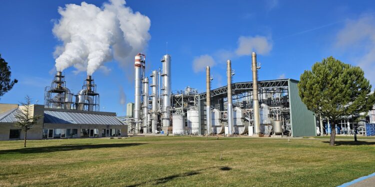 Nueva protesta con tractores y agricultores anunciada para este miércoles día 6 ante la planta de bioetanol de Babilafuente