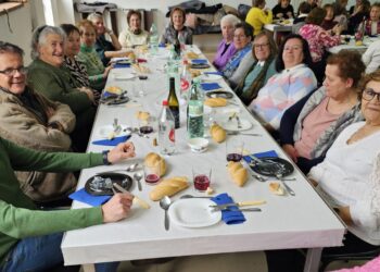 El Campo de Peñaranda reúne a 130 mujeres en un encuentro organizado por la Federación de Asociaciones de la Comarca