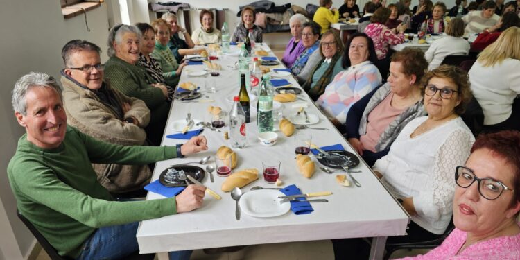 El Campo de Peñaranda reúne a 130 mujeres en un encuentro organizado por la Federación de Asociaciones de la Comarca