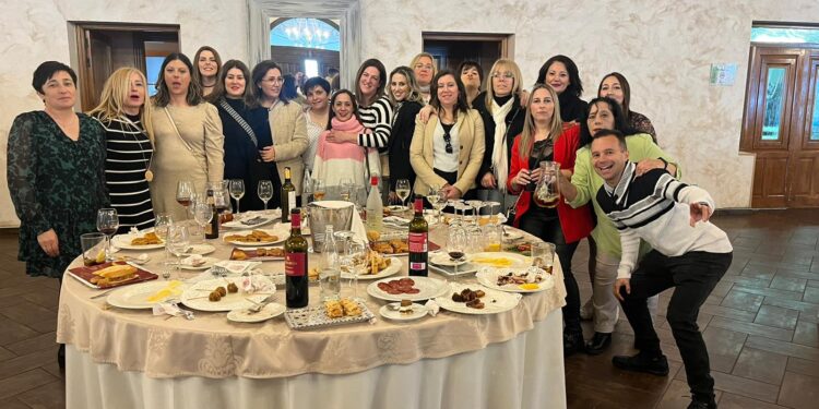 El III encuentro anual de Dulca reúne a toda la plantilla en una comida de confraternidad en la finca El Ventorro de Peñaranda