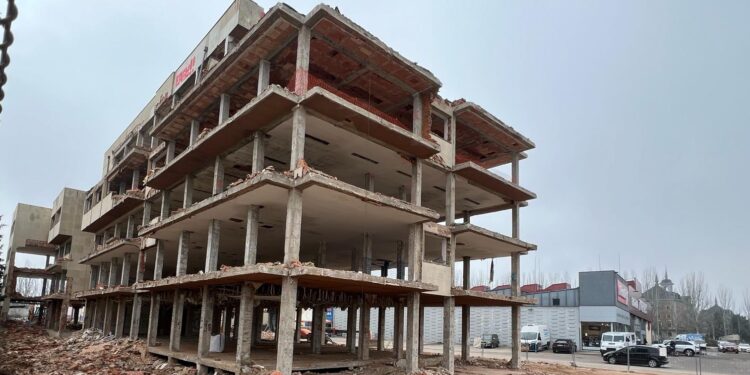 Adiós al edificio de la Ediciones Anaya en Santa Marta, otro de los grandes símbolos del peñarandino Germán Sánchez Ruipérez