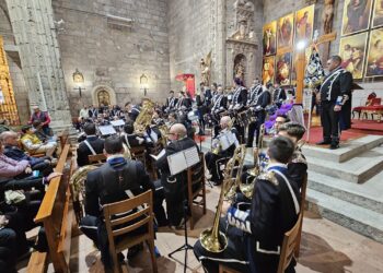 Intensas ovaciones para la Agrupación Musical La Estrella en la III edición del concierto «Sones nazarenos» en Peñaranda