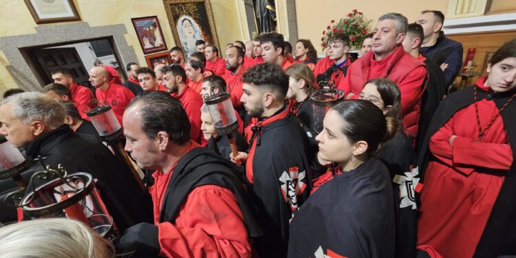 La lluvia frustra el esperado estreno del paso del Humilladero en Peñaranda y obliga a suspender el traslado hasta San Luis