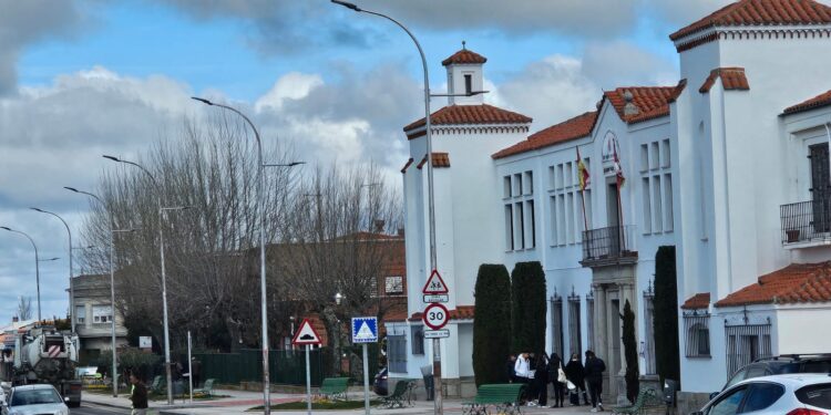 El bus escolar deja esta mañana en tierra a los alumnos de Alaraz y Macotera que debía trasladar al instituto de Peñaranda