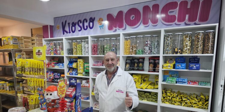 Monchi «el Tatómetro»: la voz más querida de la radio peñarandina inicia una nueva etapa como emprendedor y abre un kiosko