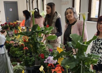 El rastrillo solidario de Babilafuente y el mercadillo de flores de Villoruela abren la tradicional campaña solidaria de Las Villas