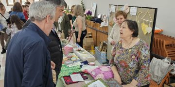 El rastrillo solidario de Babilafuente y el mercadillo de flores de Villoruela abren la tradicional campaña solidaria de Las Villas