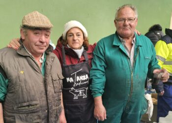 Macotera disfruta de su VII matanza típica con Santiago Domínguez y Valeriano Bueno como maestros de ceremonias