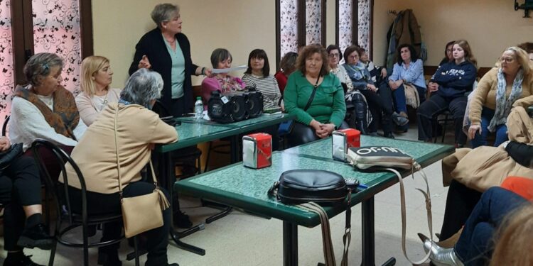 Macotera cierra la programación del Día Internacional de la Mujer con el café coloquio «Música y palabra» en el Hogar del Jubilado