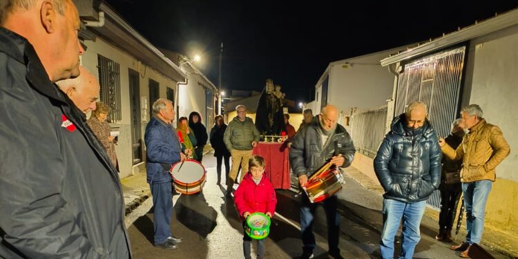Moríñigo, la localidad más pequeña de Las Villas que celebró su procesión del Viernes Santo aprovechando la tregua del tiempo