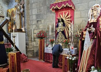 Jesús de Medinaceli recibe en Peñaranda la visita de cientos de devotos que están pasando por la parroquia a lo largo del día