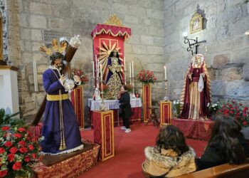 Jesús de Medinaceli recibe en Peñaranda la visita de cientos de devotos que están pasando por la parroquia a lo largo del día