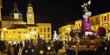 El tiempo da una breve tregua y permite celebrar la Penitencia Nazarena en Peñaranda aunque acortando el recorrido previsto