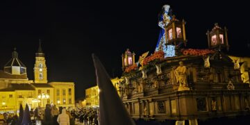 El tiempo da una breve tregua y permite celebrar la Penitencia Nazarena en Peñaranda aunque acortando el recorrido previsto
