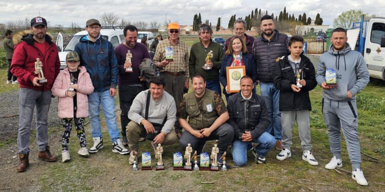 130 pájaros participan en el I Concurso Silvestrista Abierto «Ciudad de Peñaranda» celebrado en la finca El Pradohorno