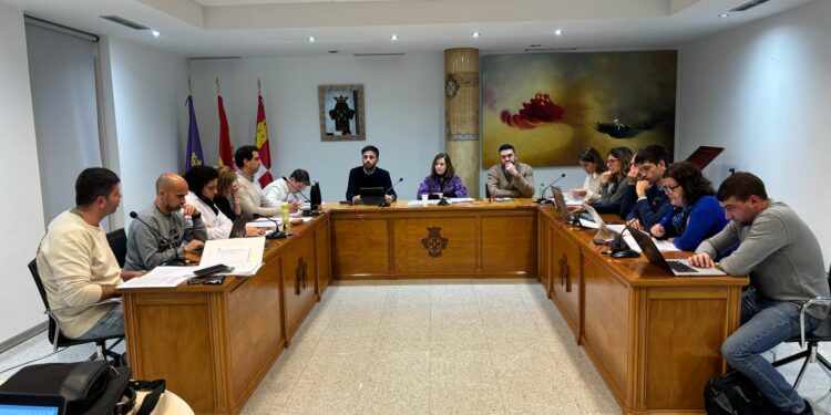 Los votos a favor de PSOE y PEC sacan adelante el presupuesto municipal en Peñaranda, VOX se abstiene y el PP vota en contra