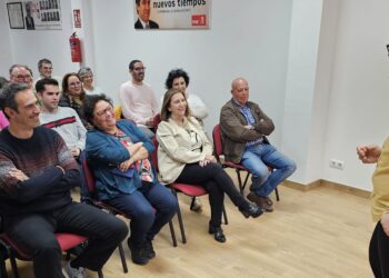 La comunicación política y las redes sociales centran la charla impartida en la sede de la Agrupación Socialista de Peñaranda