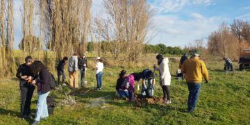 Rágama celebra una nueva jornada de reforestación con vecinos del pueblo y voluntariado de la Universidad de Salamanca