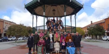 La familia Salinero Rodríguez se reúne en Peñaranda para celebrar el 88 cumpleaños de la bisabuela Isabel y disfrutar de este día