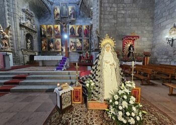 El besamanos de Nuestra Señora de la Soledad en Peñaranda marca el prólogo de la fiesta anual que llegará mañana