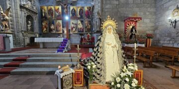 El besamanos de Nuestra Señora de la Soledad en Peñaranda marca el prólogo de la fiesta anual que llegará mañana
