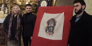 El artista macoterano José Ángel Nava crea el nuevo paño para la Verónica de Salamanca perteneciente a la cofradía de la Vera Cruz