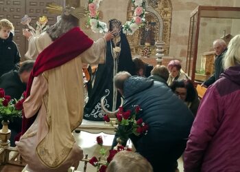 Villoruela celebra en el interior de la iglesia parroquial la procesión del Resucitado debido a las inclemencias meteorológicas