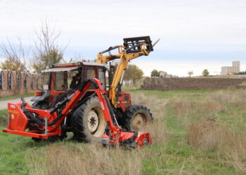 La Mancomunidad de municipios Peñaranda busca tractor con conductor para la campaña de desbroce de cunetas y vallados