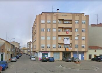 Nuevo robo de dinero y joyas a una anciana en Peñaranda por dos hombres fingiendo ser de la Junta y tramitar ayudas sociales