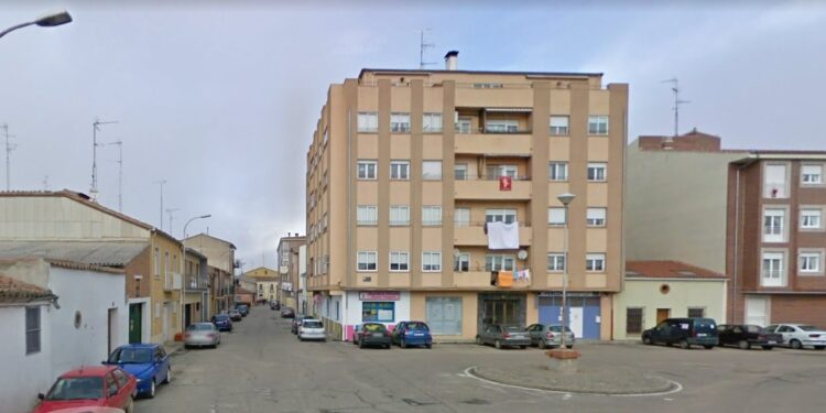 Nuevo robo de dinero y joyas a una anciana en Peñaranda por dos hombres fingiendo ser de la Junta y tramitar ayudas sociales