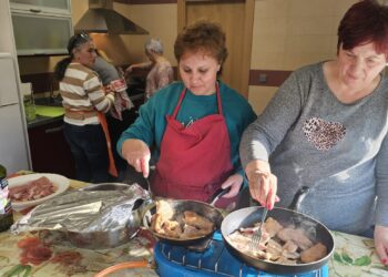 Bóveda del Río Almar clausura el curso de cocina familiar con una cena elaborada por las alumnas y su profesora María Boufard