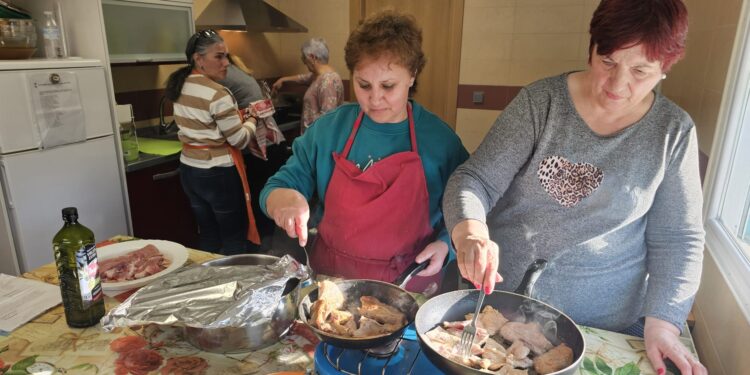 Bóveda del Río Almar clausura el curso de cocina familiar con una cena elaborada por las alumnas y su profesora María Boufard