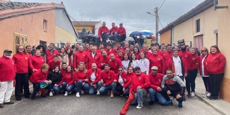 Gran ambiente en Cantalapiedra para la celebración del II Toro de la Misericordia en un festejo pasado por agua en la primera parte