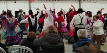 Cantaracillo disfruta de su Feria de Abril con ruta de caballos, bailes por sevillanas, flamenco y una gran parrillada en la carpa