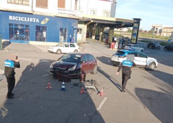 Peñaranda inicia el jueves con la colisión de dos vehículos en el cruce de la calle del Carmen con el Paseo de la Estación